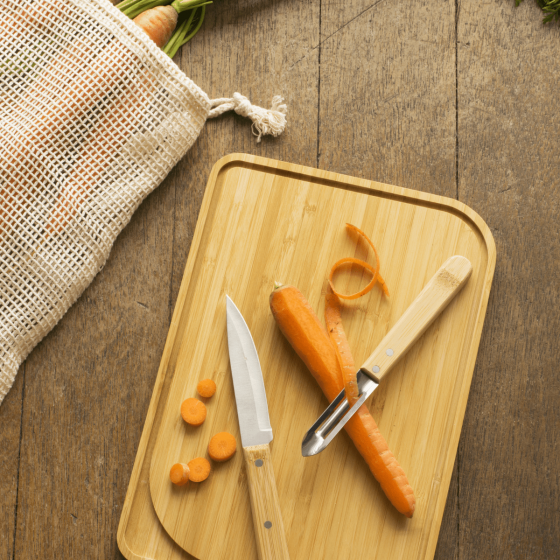 Chef-Set: 1 Schneidebrett 28 X 20 Cm, 1 Kochmesser (Eco), 1 Schälmesser, 1 Gemüsemesser