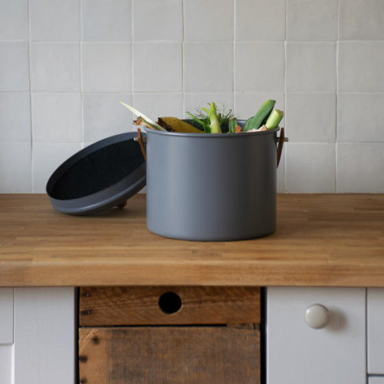 Indoor Steel Compost Bucket with Odor Filter - 7 L