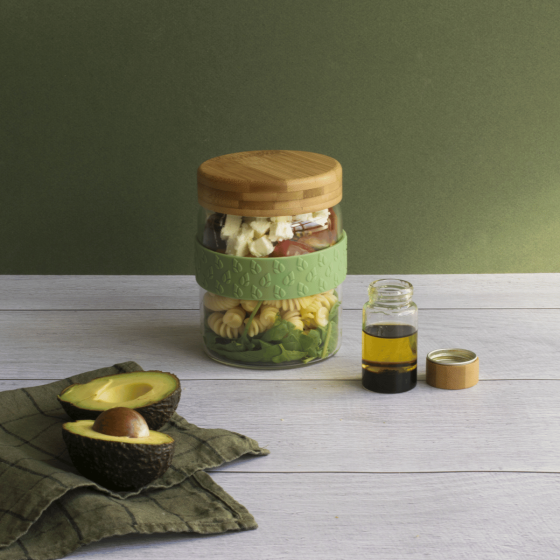 To Go-Mittagesset: Glas- Und Bambusgefäß Und Kleiner Saucengefäss