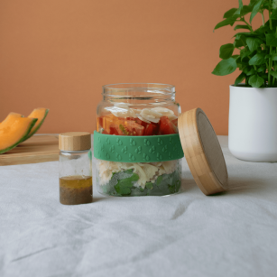 To Go-Mittagesset: Glas- Und Bambusgefäß Und Kleiner Saucengefäss