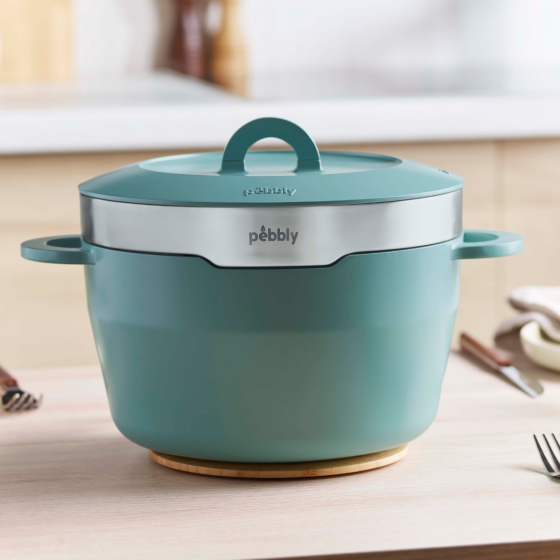 The Multifunctional Cocotte in Recycled Cast Aluminum